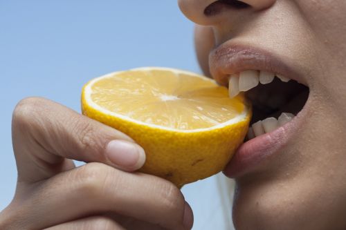 eating bite lemon