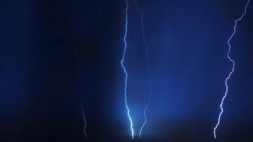 Lightning And Lightning In The Night