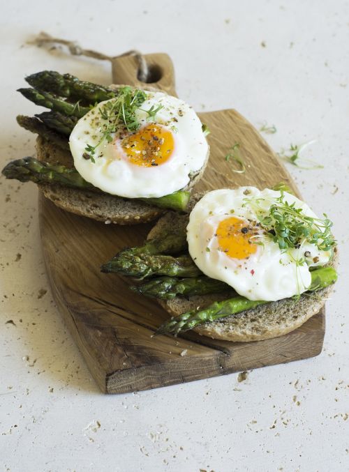 egg asparagus a sandwich