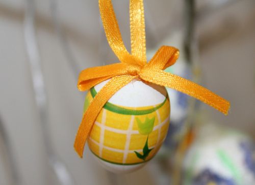 egg decoration the ribbon