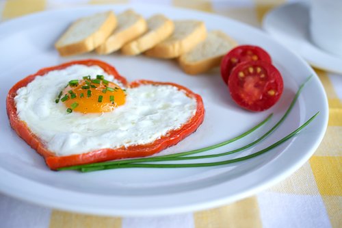 egg  tomato  bread