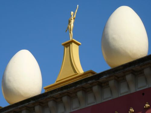egg figure golden