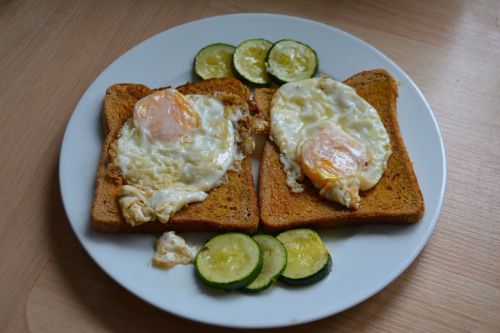 egg on toast breakfast food