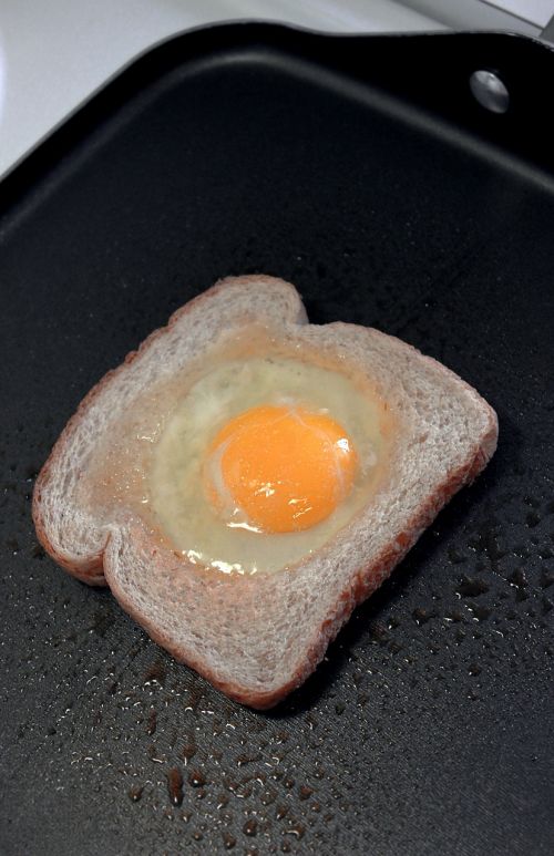eggs breakfast bread