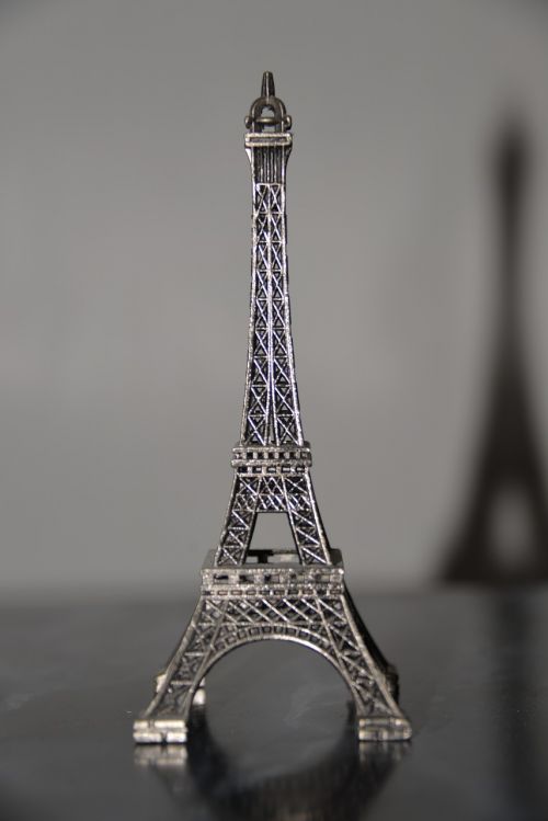 eiffel tower model miniature