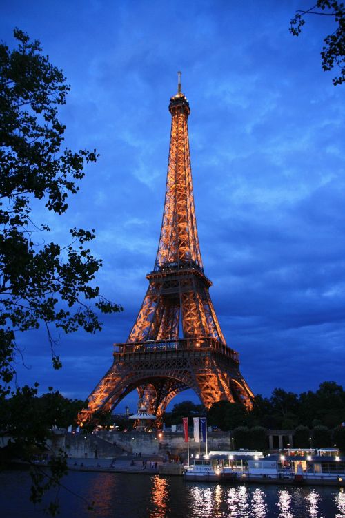 eiffel tower tower paris