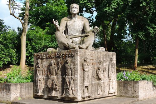 eike von repgow  statue