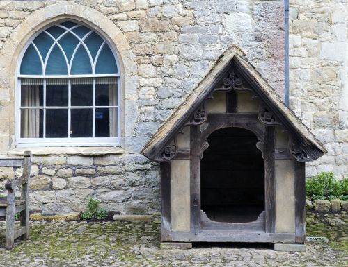 elaborate dog's kennel medieval courtyard late georgian window