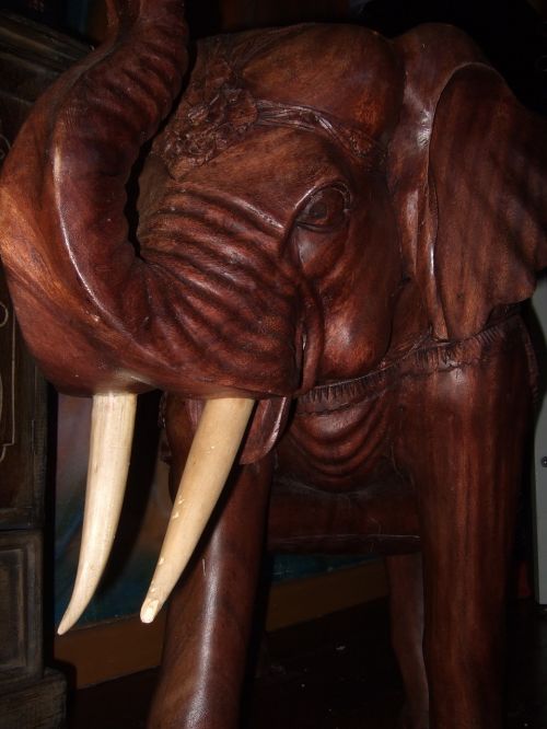 elephant africa statue