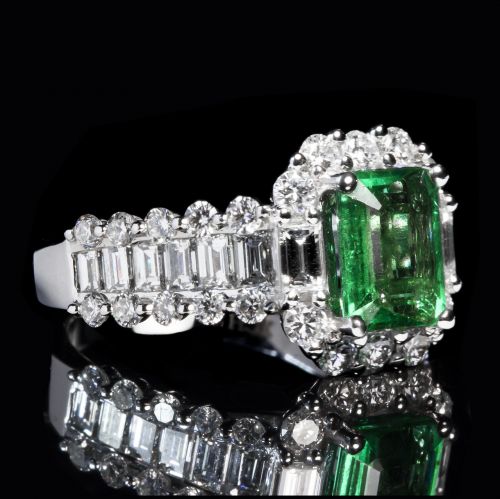 emerald ring luxury