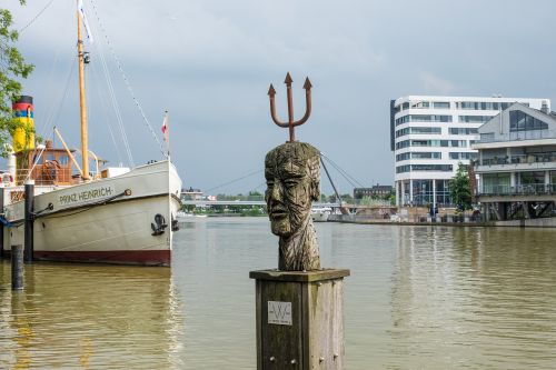 empty port east frisia