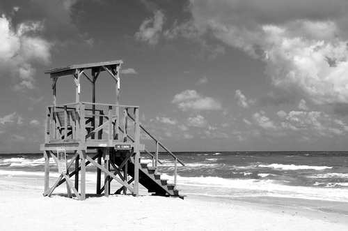 empty lifeguard stand  beach  ocean