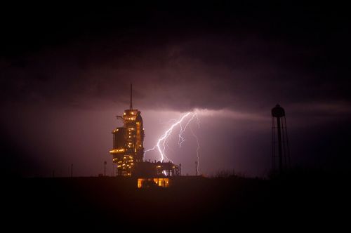 endeavour space shuttle lightning cape canaveral