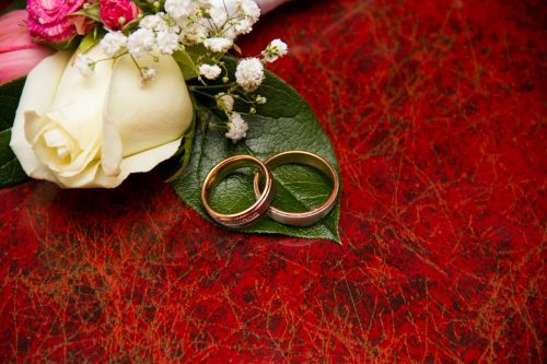 engagement rings flowers