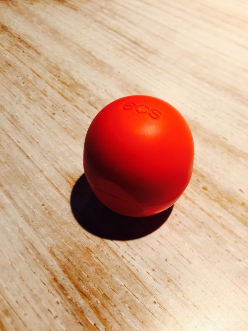 eos lip balm red