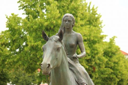 equestrian statue art statue