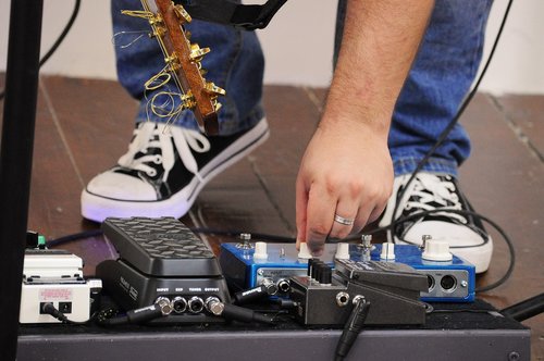 equipment  pedals  guitar