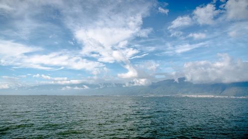 erhai lake blue sky white cloud