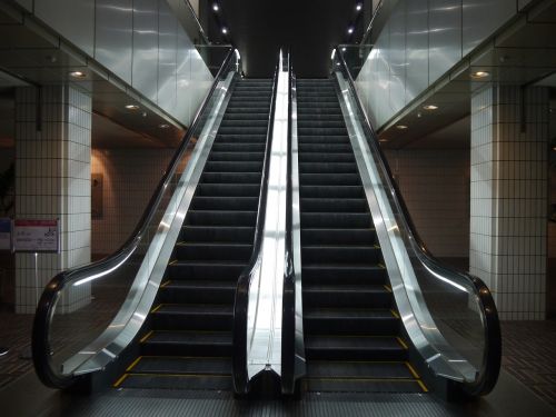 escalator entrance toshiba