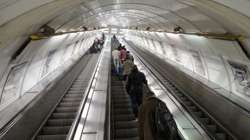 escalator metro subway