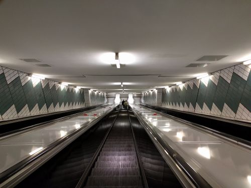 escalator metro underground