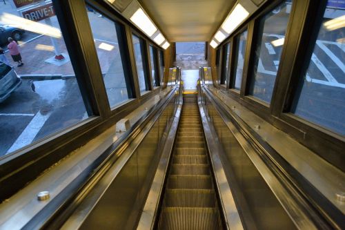 escalator elevated subway platform 125th street