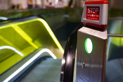escalator railway stop