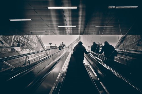 escalators  metro  railway station