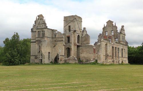 estonia haapsalu ruin