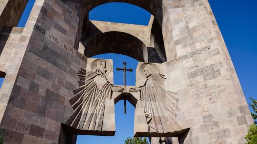 etchmiadzin cathedral gate