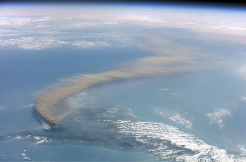 etna volcanic eruption cloud of smoke