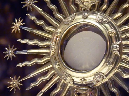 eucharist monstrance host