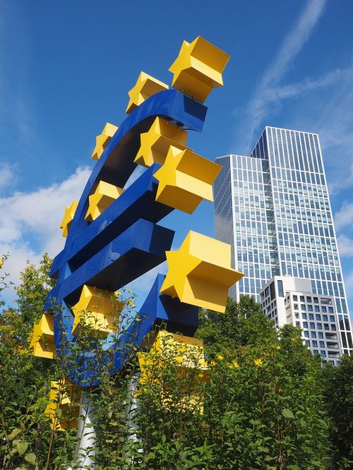 euro-sculpture euro sign artwork