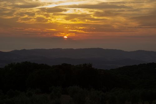 evening sky italy tuscany