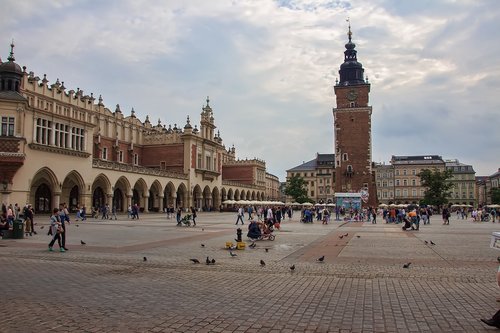 explore the city  wawel  krakow