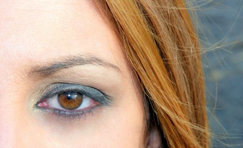 eye brown iris