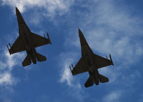 f-16 formation flight training