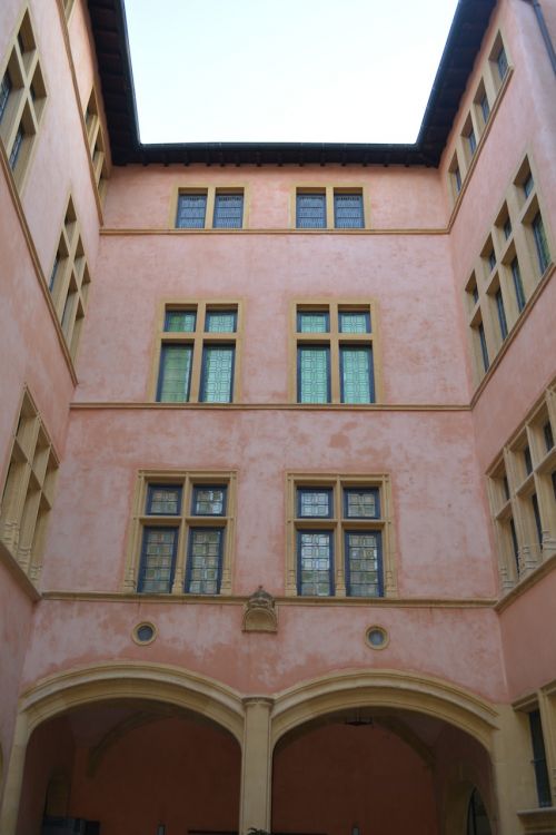 facade lyon building