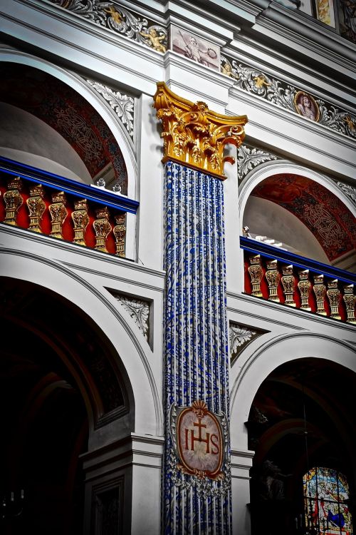 facade ornate decoration