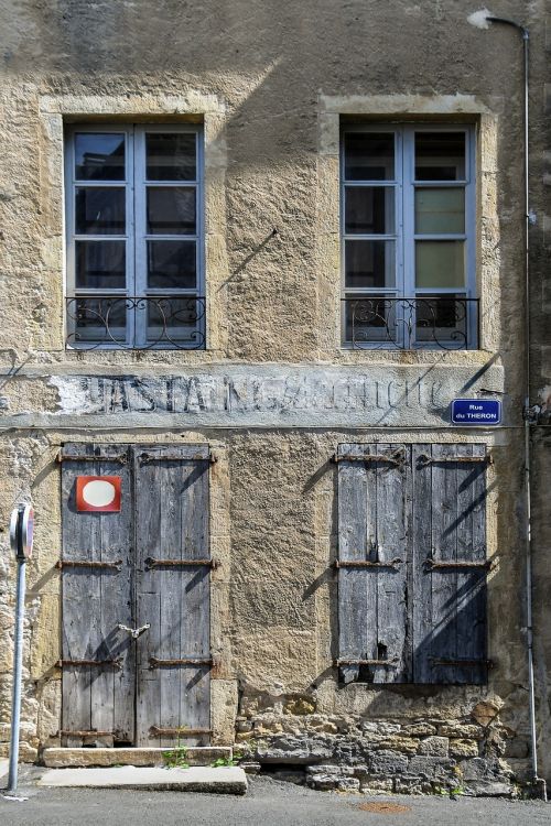 facade old house