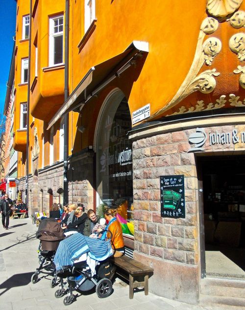 facade outdoor seating café