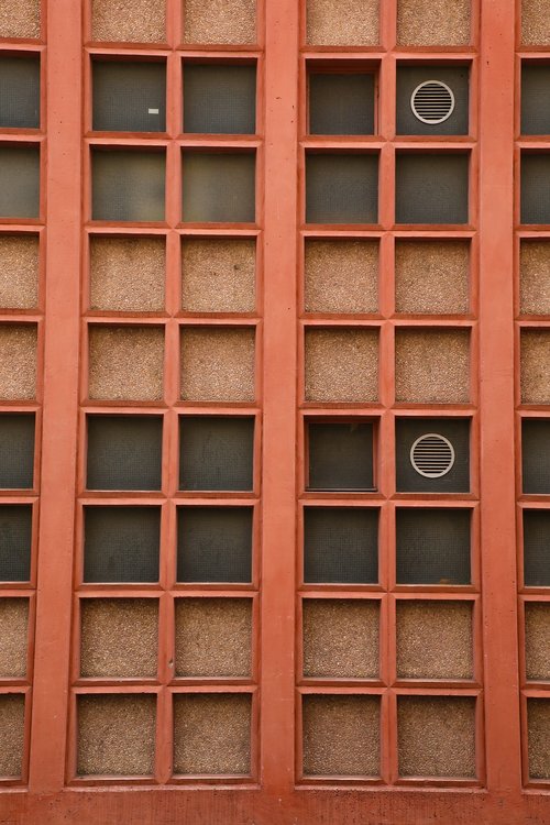 facade  wash concrete  grid