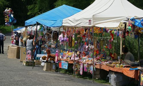 fair market stalls town trail