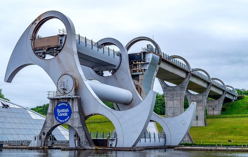 falkirk wheel  boat lift  forth and clyde canal