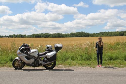 farm ducati girl