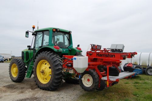 farm tractor farming