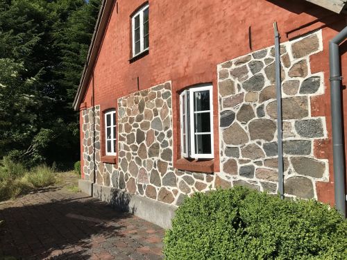 farm boulders façade