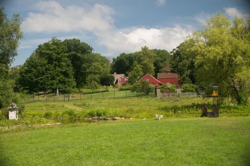 farm house green countryside