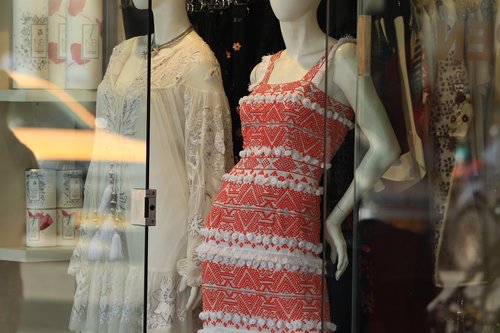 fashion  store  dresses