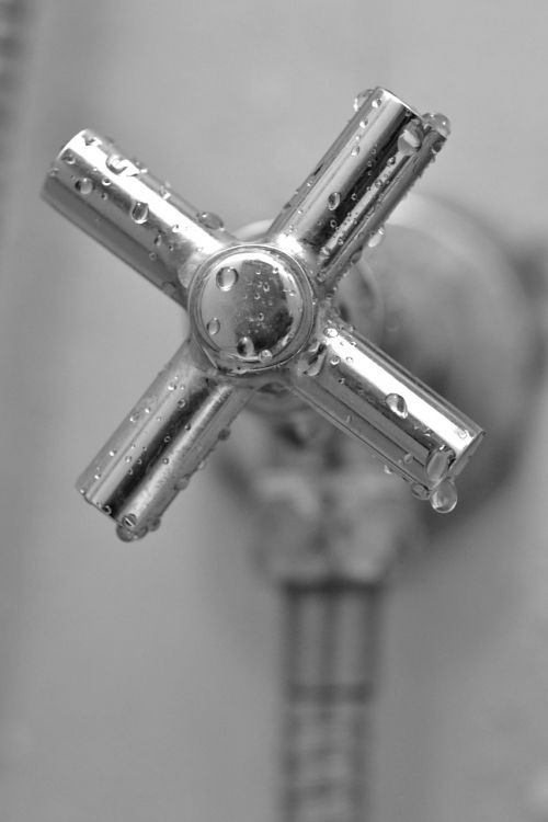 faucet taps water